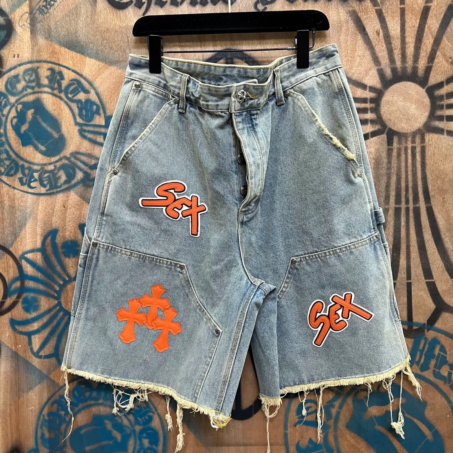 P520 chrome hearts limited series new city limited jeans Chrome Hearts city limited denim shorts vintage levis American made 501 505 517 base version remake Levis American made 501 base version imported sheepskin 925 silver remake Customers provide waist and pants length or height and weight. The studio will select the most suitable base version for you to remake. There are many people doing remakes in the market. Don’t belittle or comment. The difference is visible to the naked eye. See and compare for yourself #CHROME HEARTS Unisex style